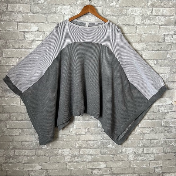 "It All Lines Up" Poncho by Lululemon Athletica. Women's OS. Chunky Knit. Gray - Picture 3 of 6